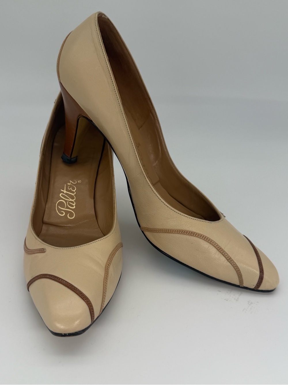 Palter Vintage Leather Pumps Heels Cream Beige Brown Accent Sz 8.5 AAAA